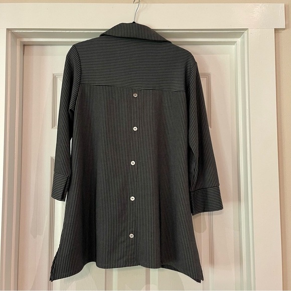 Simply Noelle tunic top. Grey with black stripes. Long sleeve. Size S/M - Picture 6 of 7